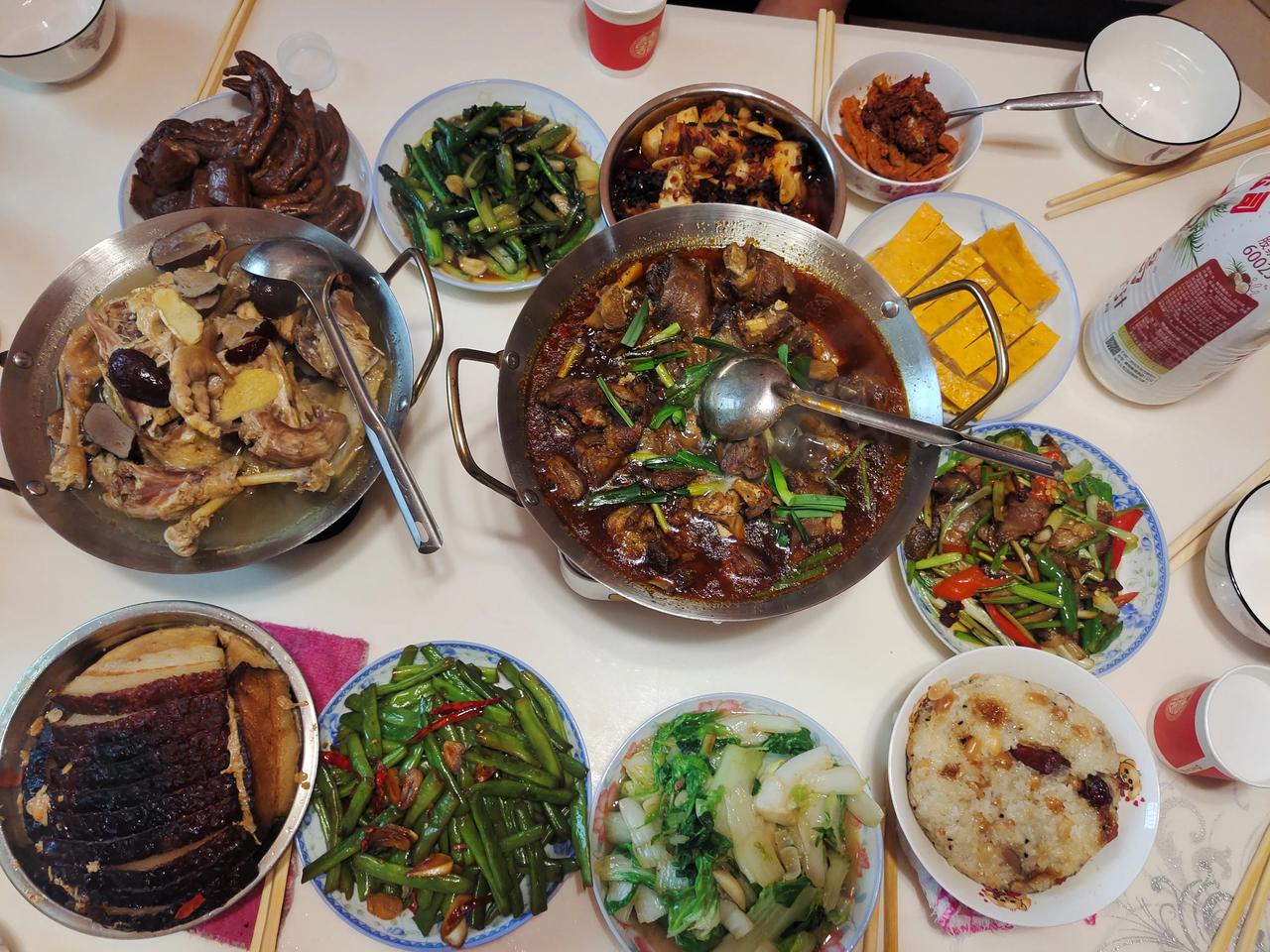 先祝大家新年快乐哦[心]
这一路 有像家人一样的粉丝宝宝，一路陪伴
还有你们不变