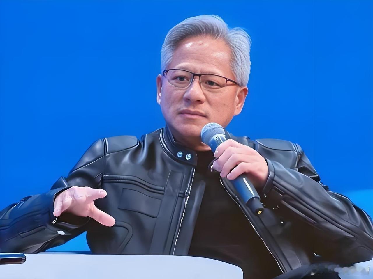 有人说英伟达的黄仁勋和AMD的苏妈长得很像
还真没看错，因为人家本来就是亲戚 ​