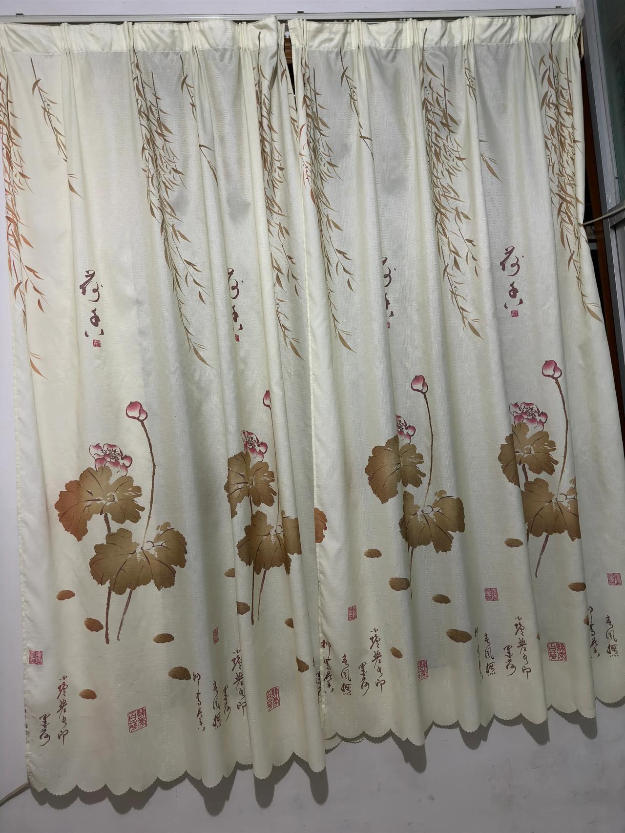 擦好了厨房和餐厅连着的玻璃窗，预示着今年过年大扫除工作已近尾声。

说起来别人都