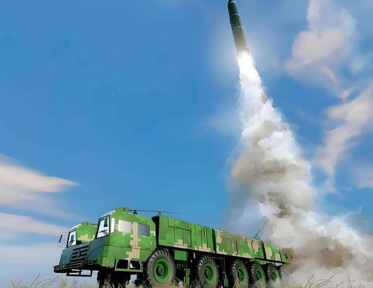 俄专家直言太震撼！中国火箭军半小时齐射就能干碎敌方整套作战体系？为啥不用堆海量导