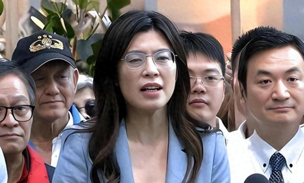 “两岸未来不设限”！“很多可能都存在”！北京刚说完这句话，岛内外瞬间炸锅，背后的