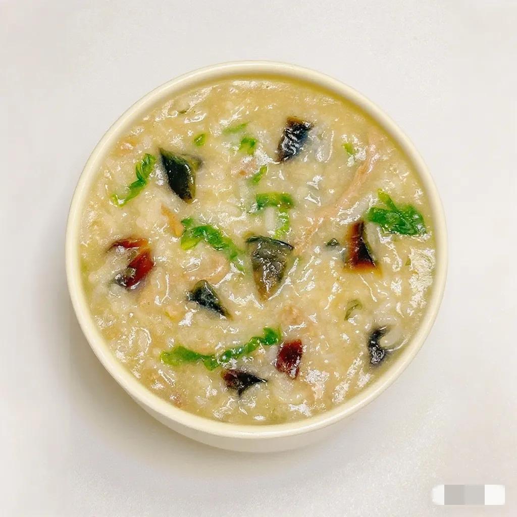 广东的皮蛋瘦肉粥，是代表广府饮食文化包容创新的一道美味佳肴。
皮蛋瘦肉粥的制作，