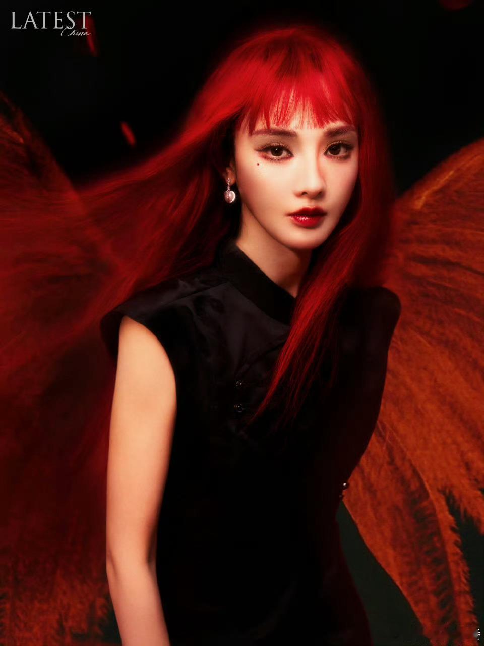 你是彭小苒那她是谁 看老半天也没认出来这是彭小苒！这哪里是简单的造型变化。彭小苒