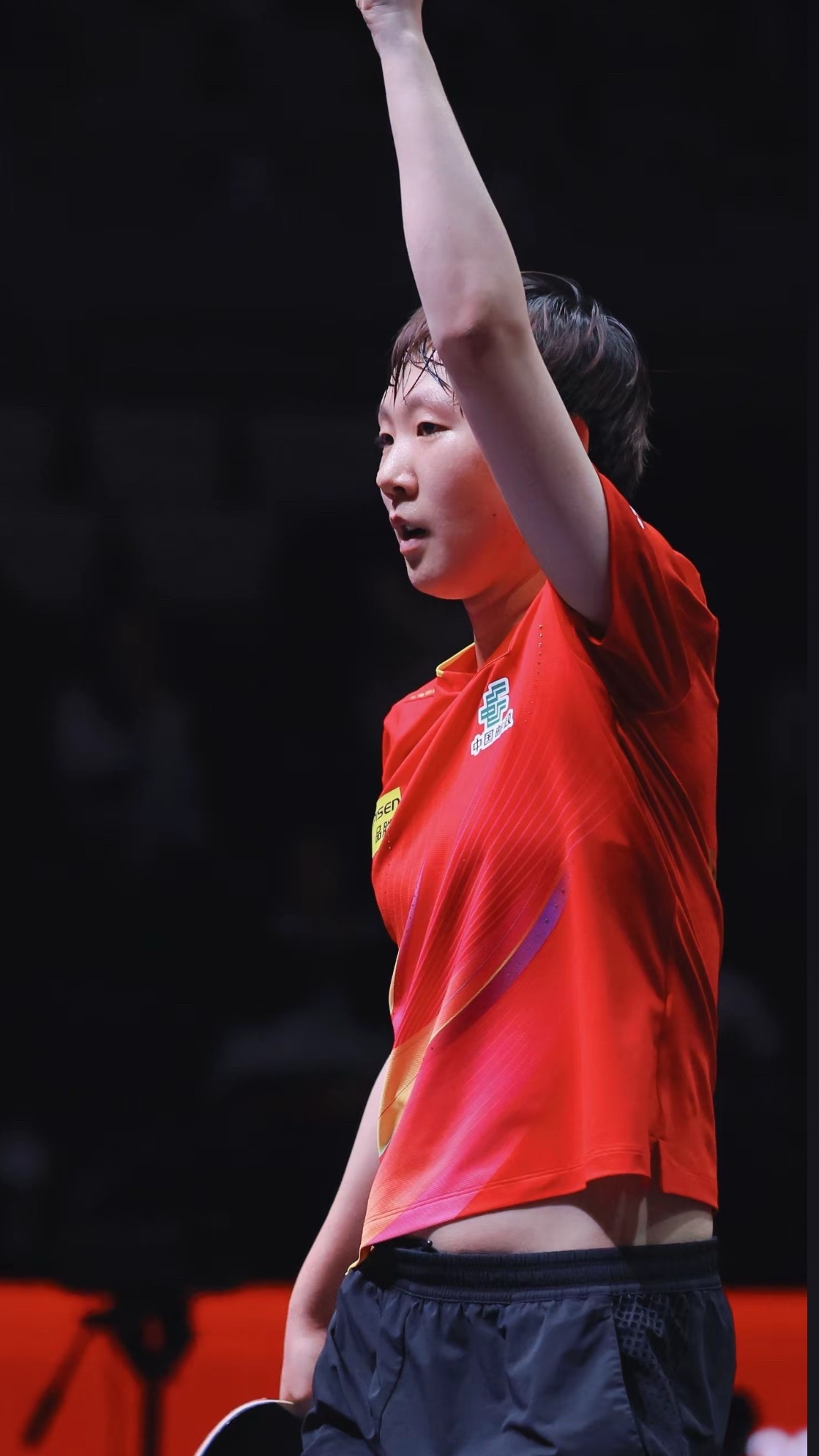 一场下来腰部的原本白嫩的肉被裤边磨的红红的。。。好涩🥺 