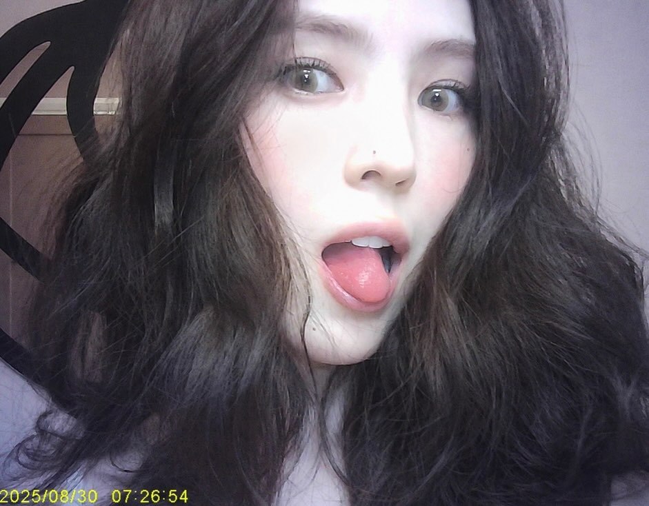 韩素希 ❤️无法抗拒的韩素希 260608 xeesoxee INS更新时间设置