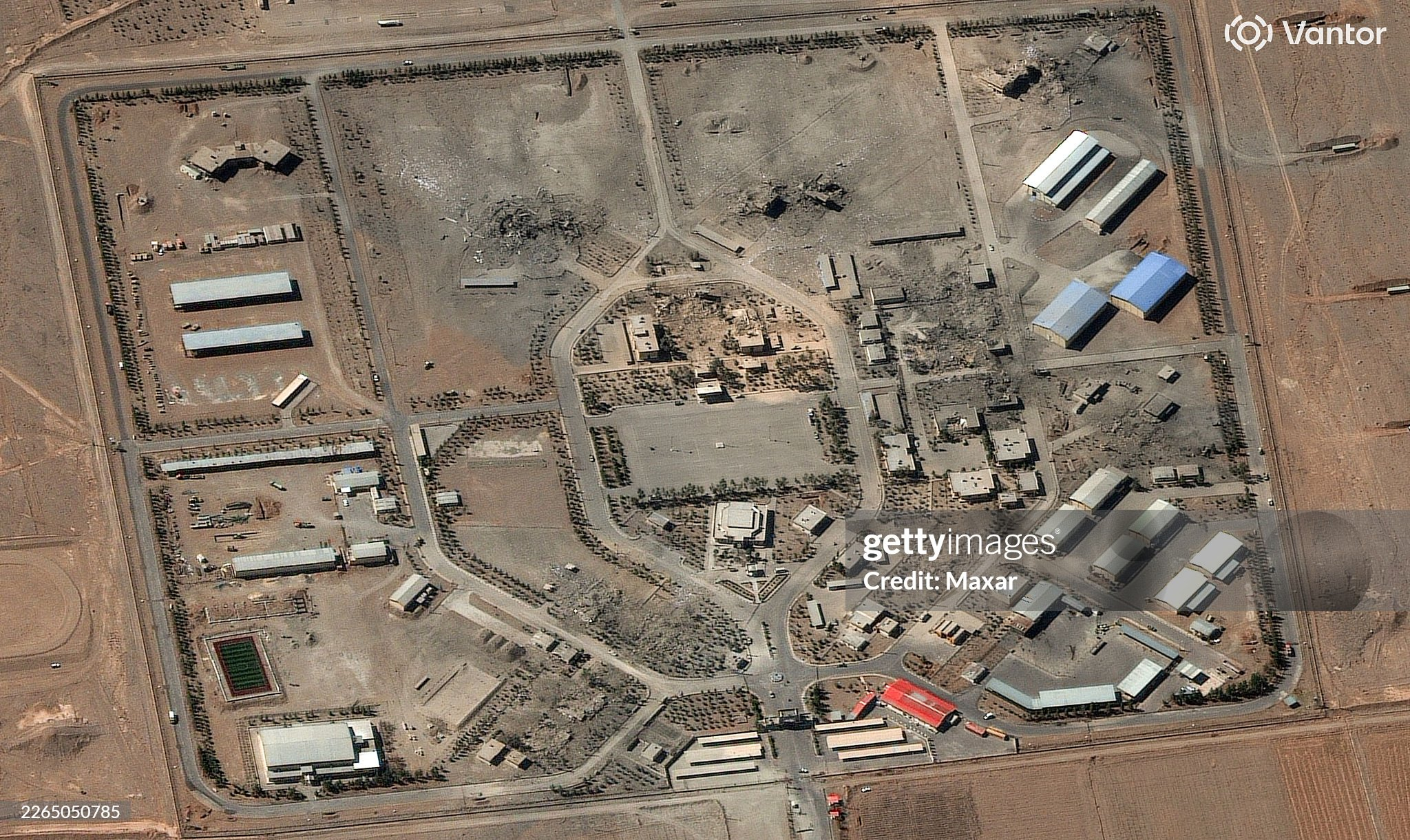 3月8日，美国和以色列袭击伊朗伊斯法罕空军基地和地下导弹基地入口的卫星照片，根据