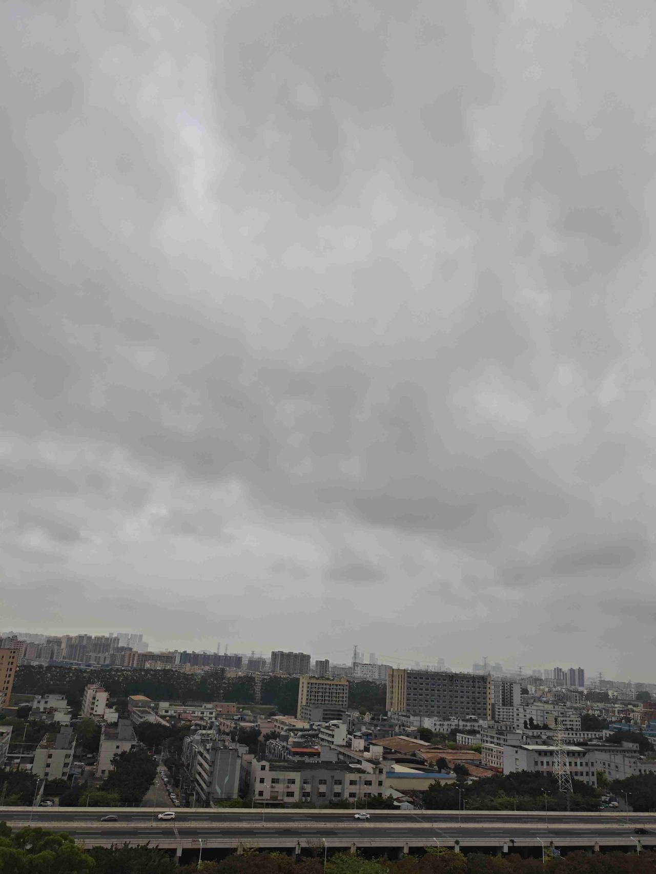 我的今日状态：😁轻松愉快
我这里的天气：🌧下雨：深圳今日中雨，气温21度到2