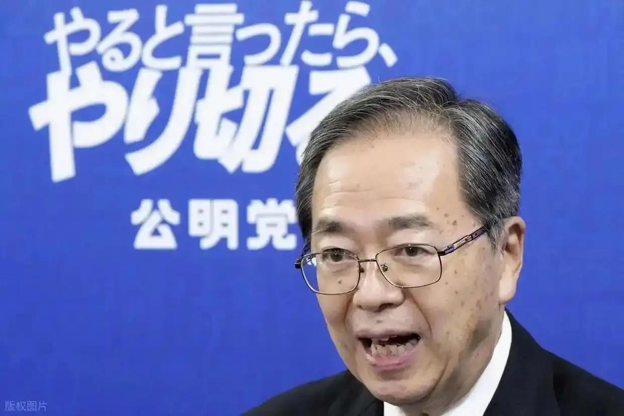 她在镜头前笑得很自信，仿佛一切都在掌控之中。高市早苗，正忙着为2月8日的选举冲刺