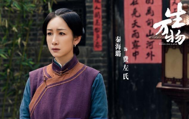 封家土屋里，大脚妈看着苏苏被费家主母接走，一句“是我我也跟回去”，道出两姐妹婚姻