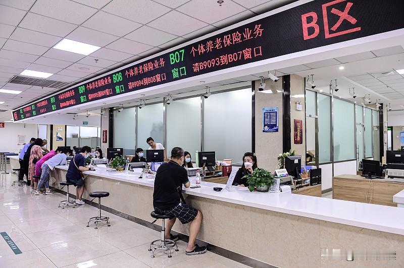 最近刷到不少“养老金要破产”“以后养老没人管”的传言，看了真的想笑，别被别有用心
