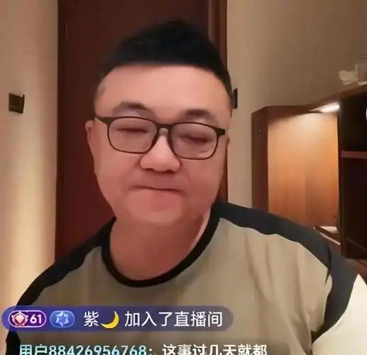 57岁董路不再带队出国，折腾十年的“足球小将”交出教鞭！这是理想主义的退场，更是