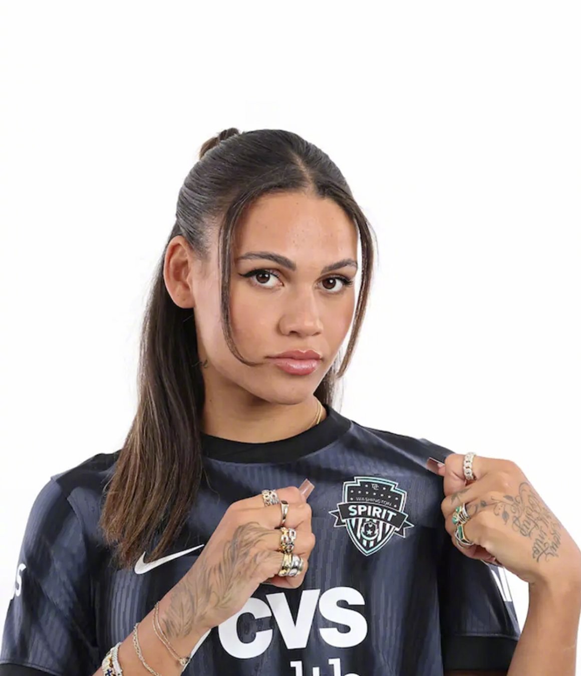 罗德曼的女儿Trinity Rodman与美女职的华盛顿精神队签下了一份为期三年