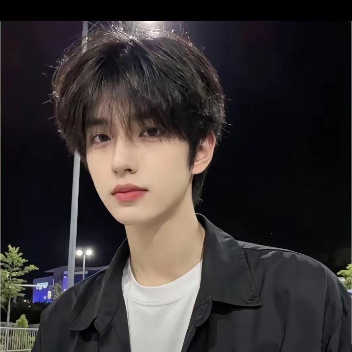 一名样貌干净清爽的男大学生远赴江苏参加面试，面试官突然抛出一道刁钻考题：六百个木