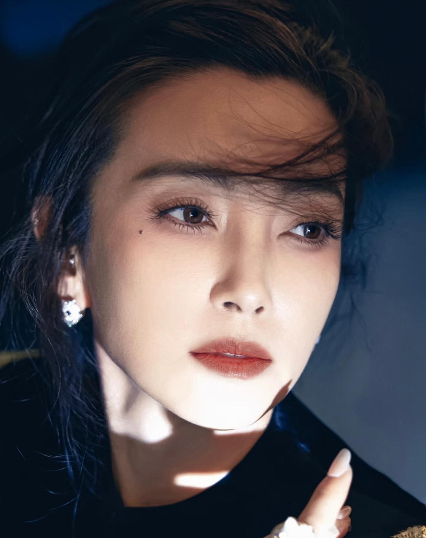 李冰冰就是女扮男装的天花板，凤目含星剑气横此刻具象化啦 