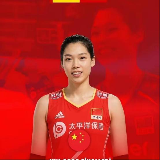 中国女排又冒出一位狠角色！23岁的主攻手庄宇珊，面对土耳其豪门开出的高薪合同，竟