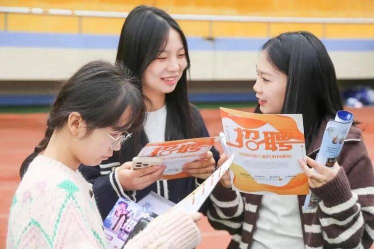 正常入学到大学本科毕业就22岁了，企业却在35岁开人，谁开启了35岁离职潮就是犯