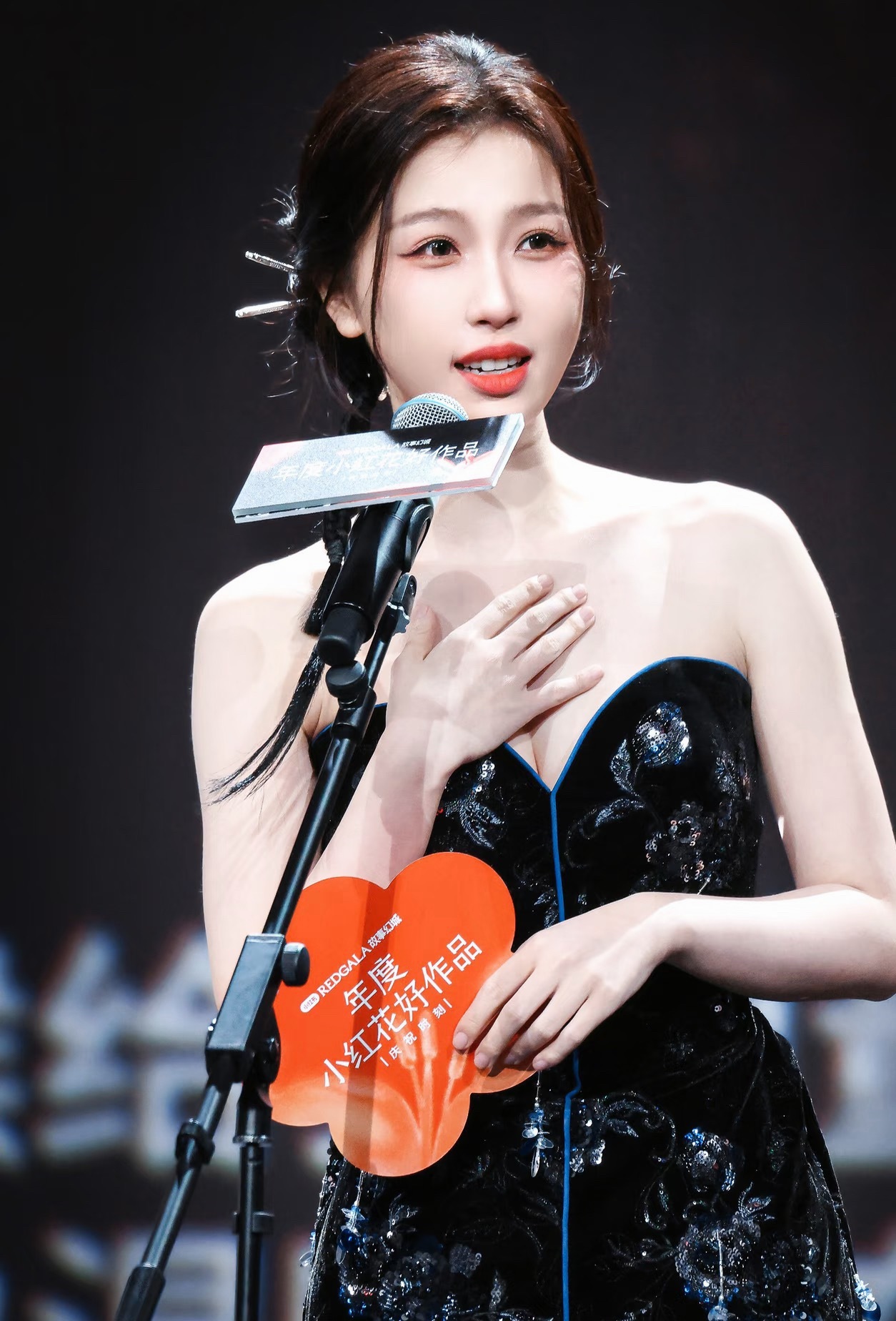 🐟丝天天把窝鱼p成另一个人，怎么好意思挑剔别人的妆容… 