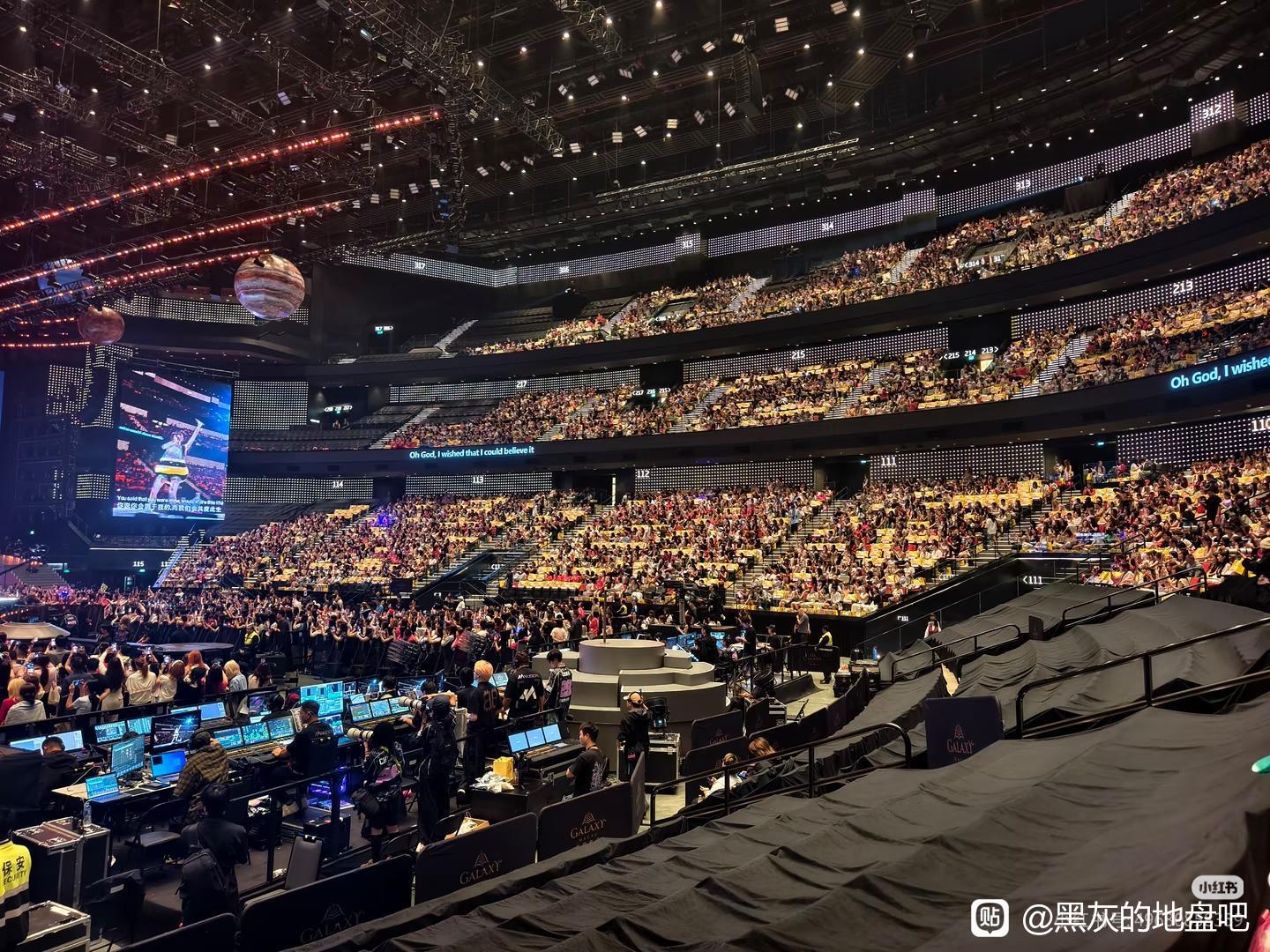 赵露思演唱会这么多空座网络上的真是虚假人气 