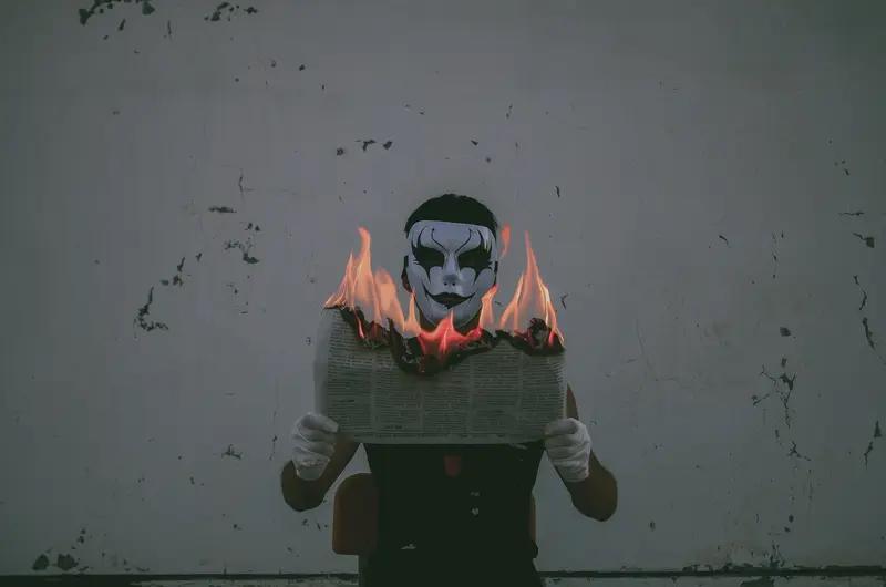 1月6日广东汕头，13岁男孩亲属称其在餐饮店内被烫伤致死。孩子亲属：他的父母是智