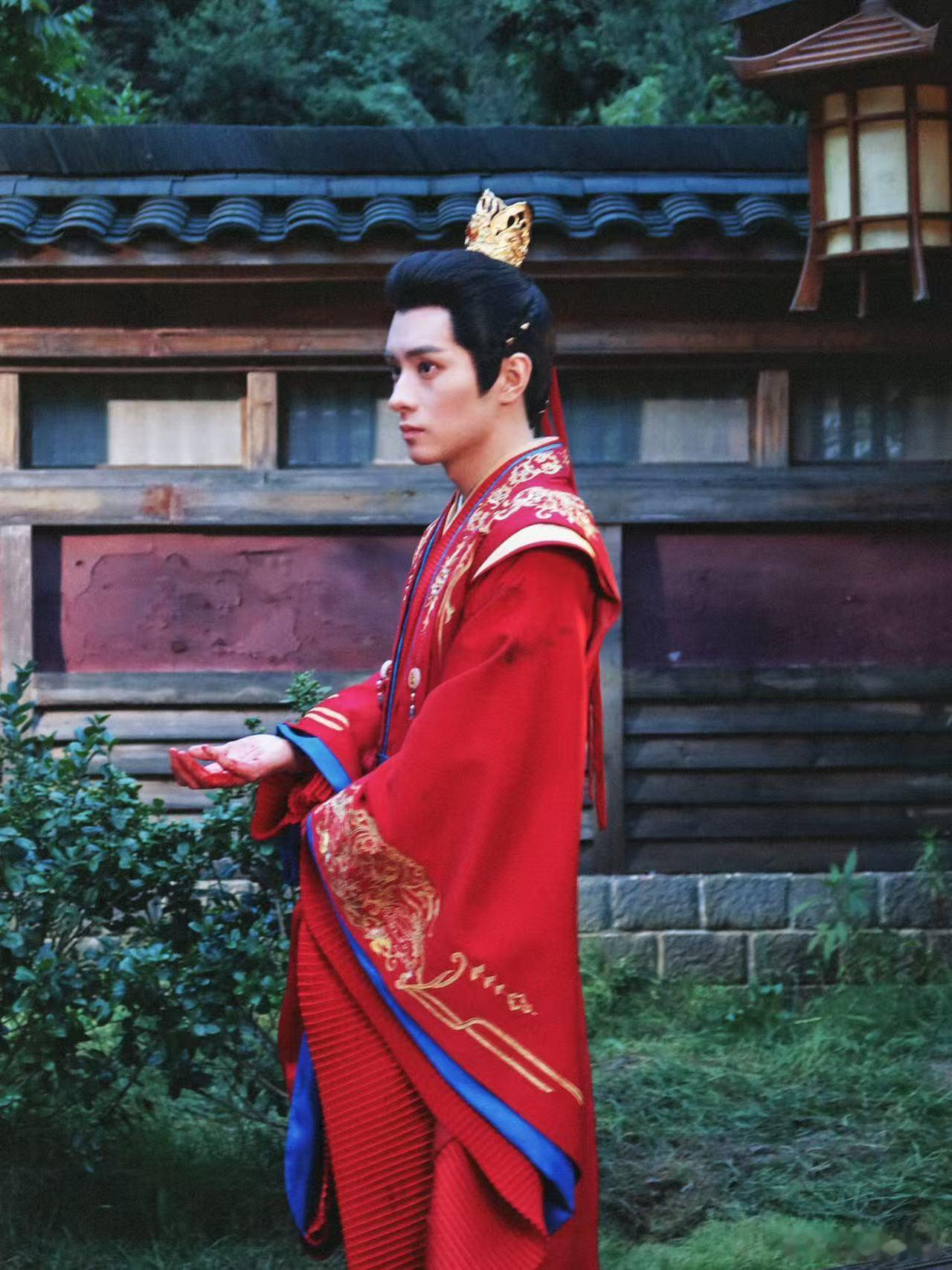 邓孝慈晋江疯批文 《怎敌她千娇百媚》里邓孝慈的范清辰，疯批感直接封神！这病娇操作