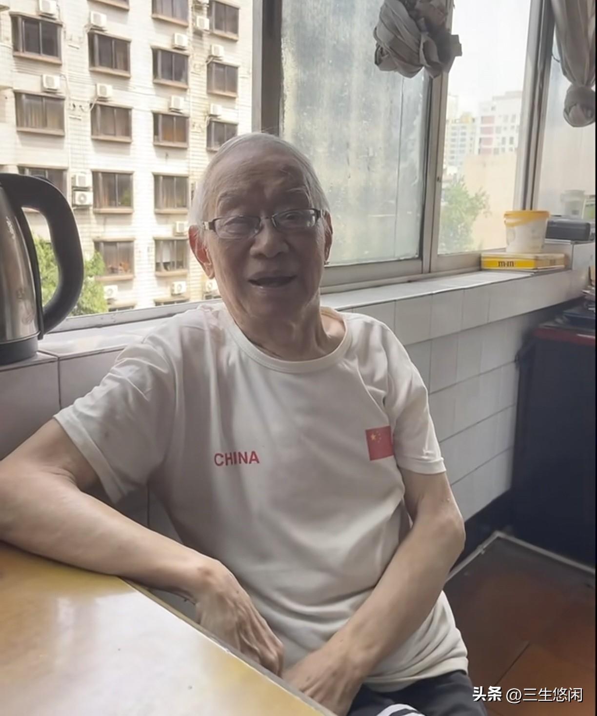 一位八十多岁的老人说了实在话：“一定要少吃多睡，多存钱，多健身，别总觉得没找对人
