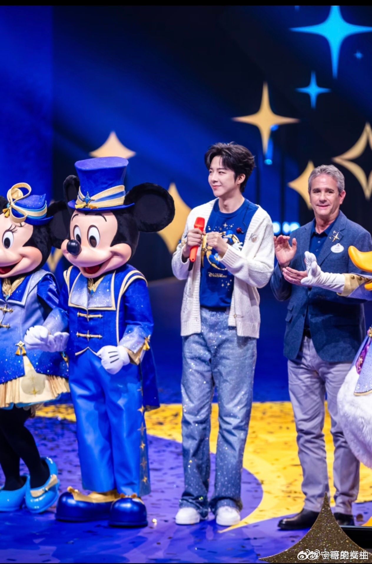 摩登兄弟上海迪士尼10岁生日 在最快乐的地方，准备开始快乐！与一起加你更奇妙 ！