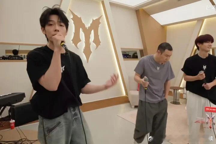 曾辉陈若轩卧龙凤雏依旧稳定发挥曾辉陈若轩卧龙凤雏依旧稳定发挥曾辉陈若轩你俩在搞什