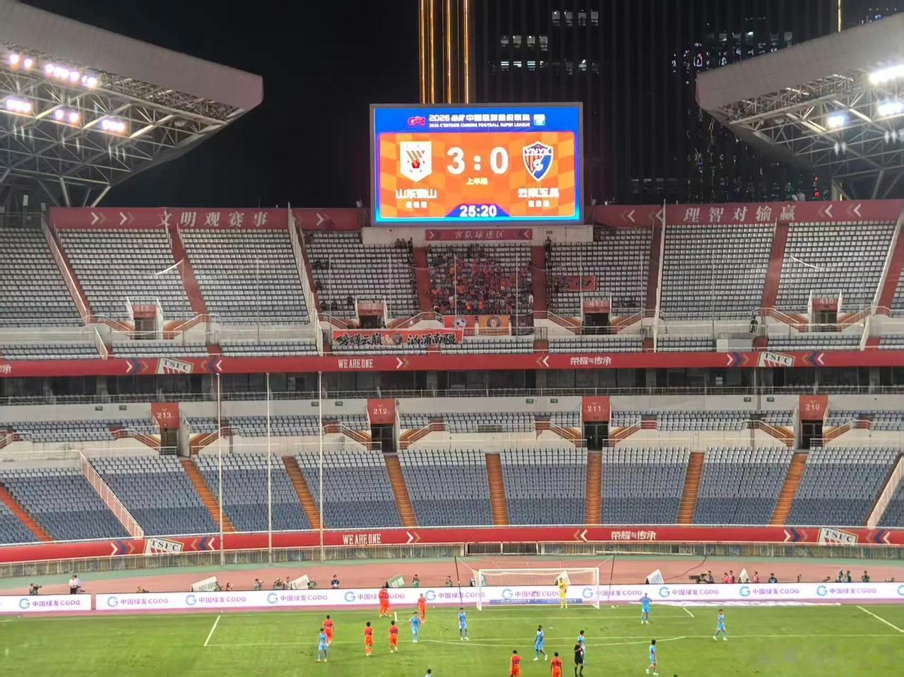 买乌郎又助攻泽卡，3比0！泰山队的左路刘洋、买乌郎和泽卡直接打疯了。适合抓进攻效