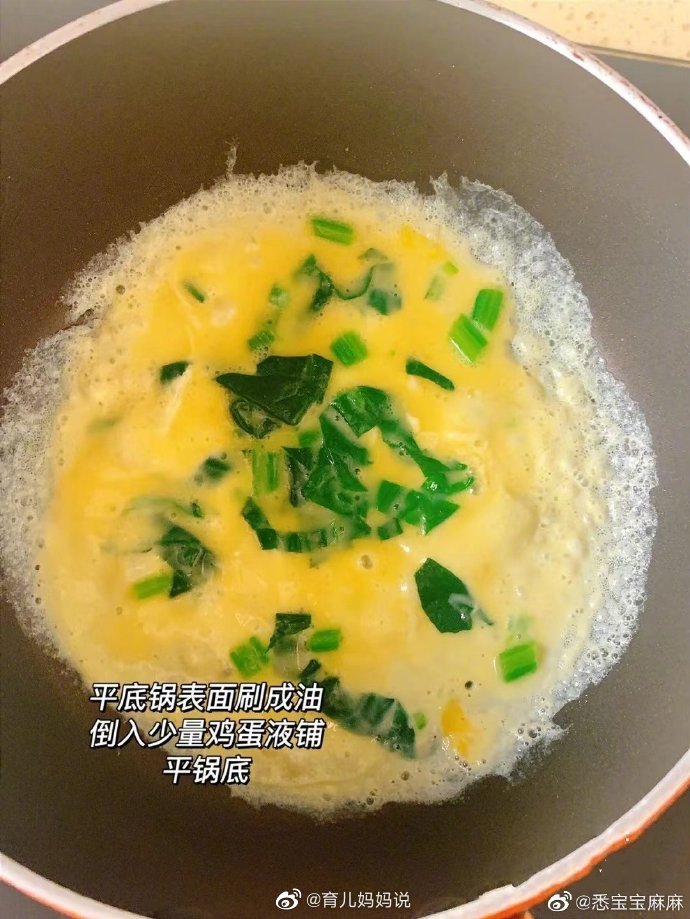 菠菜鸡蛋卷有营养又健康，特别适合宝宝 