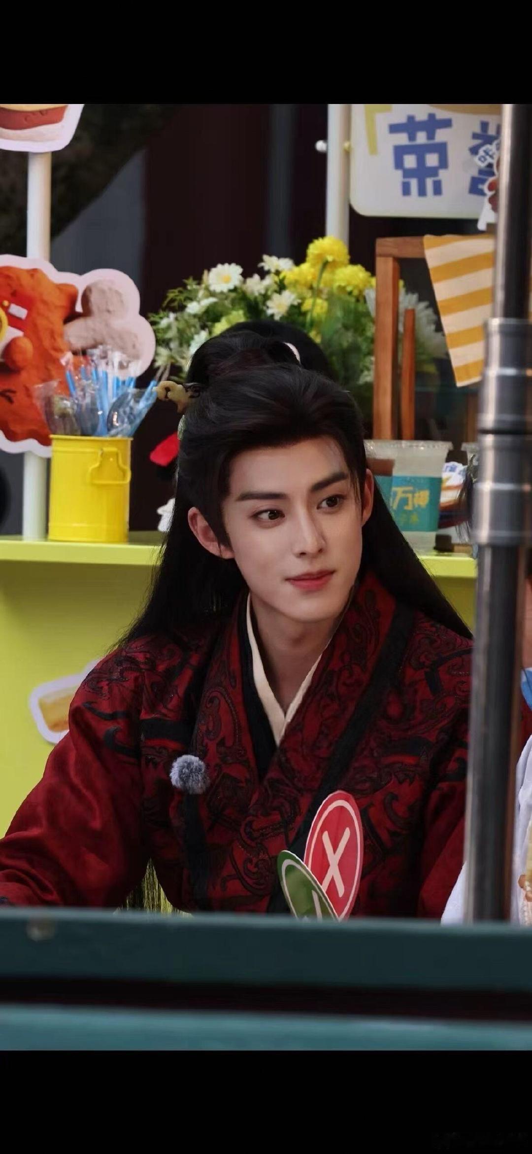 王鹤棣将门独后团综路透王鹤棣开始录《将门独后》团综了，穿戏服录的啊啊啊王鹤棣穿戏