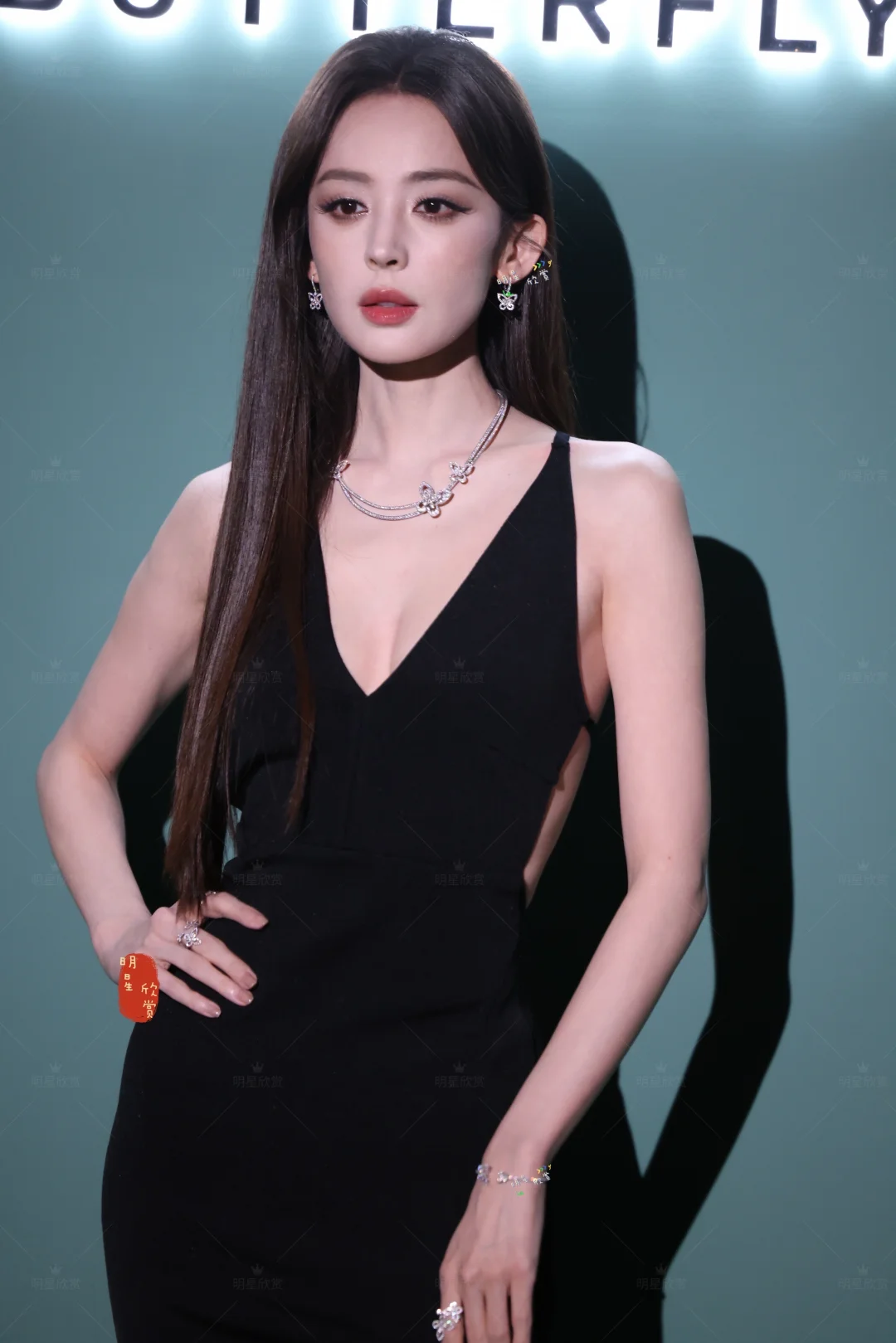 娜扎站在那，就是权威