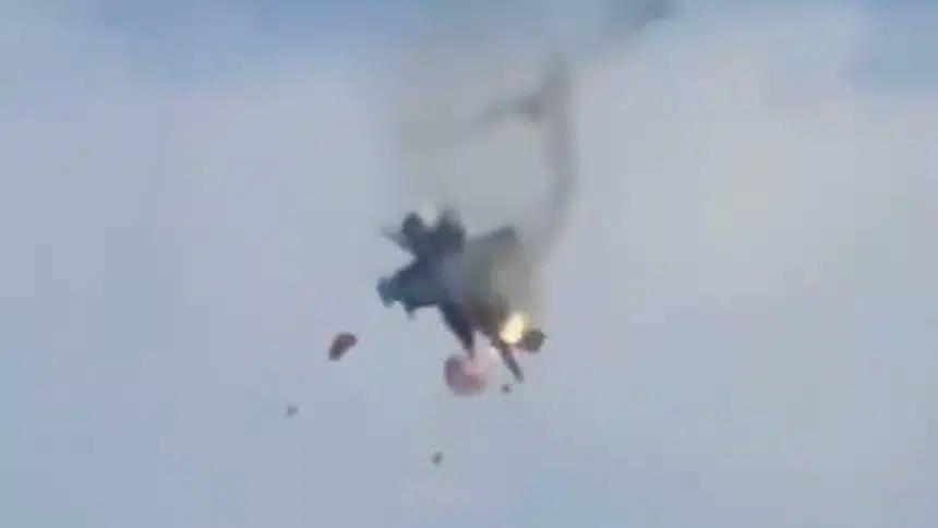 美国海军2架EA-18G咆哮者战机空中相撞坠毁，编号168895和168252？