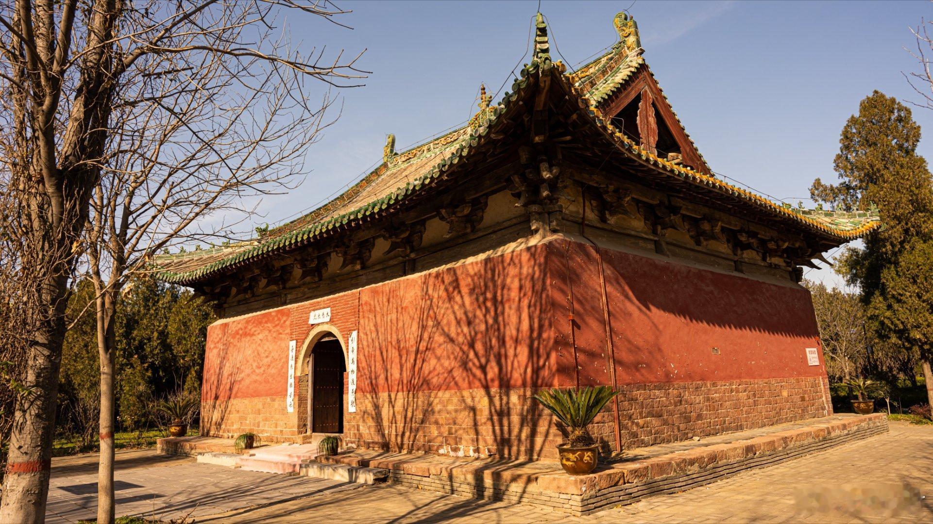 河南襄城乾明寺，原有的规模相当宏大，历经战乱破坏，目前主要保留下来中轴线上的几座