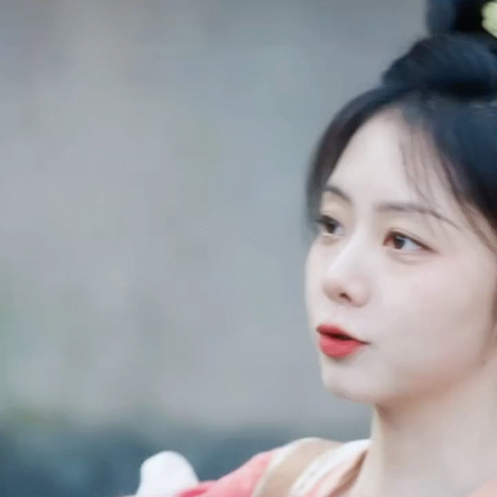 谭松韵我那可爱的宝宝姐  《蜀锦人家》有谭松韵来演季英英算是选对人咯！谭松韵的一