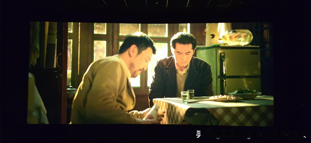 《抓特务》电影非常好看，它是冯小刚导演导的最成功的电影了，值得一看。

选材好。