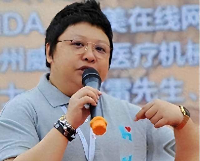 54岁韩红迎来新身份，官方正式发文，过往善款争议再被提起