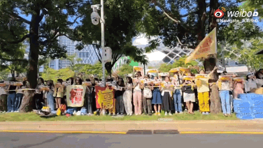 檀健次这次活动存在感拉满了，空瓶第一，线下人数第一，都快以为男明星只有他参加了 