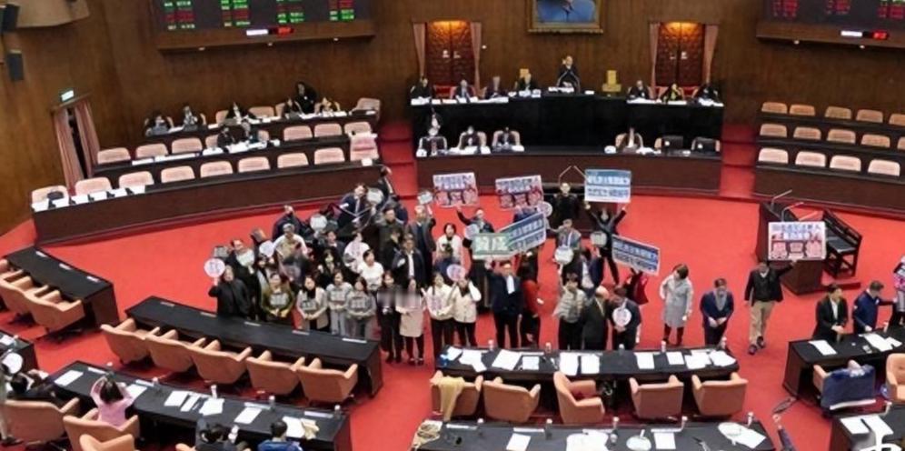 赖清德当局1.25万亿元新台币的“防务特别预算案”，在台立法机构遭遇第六次封杀。