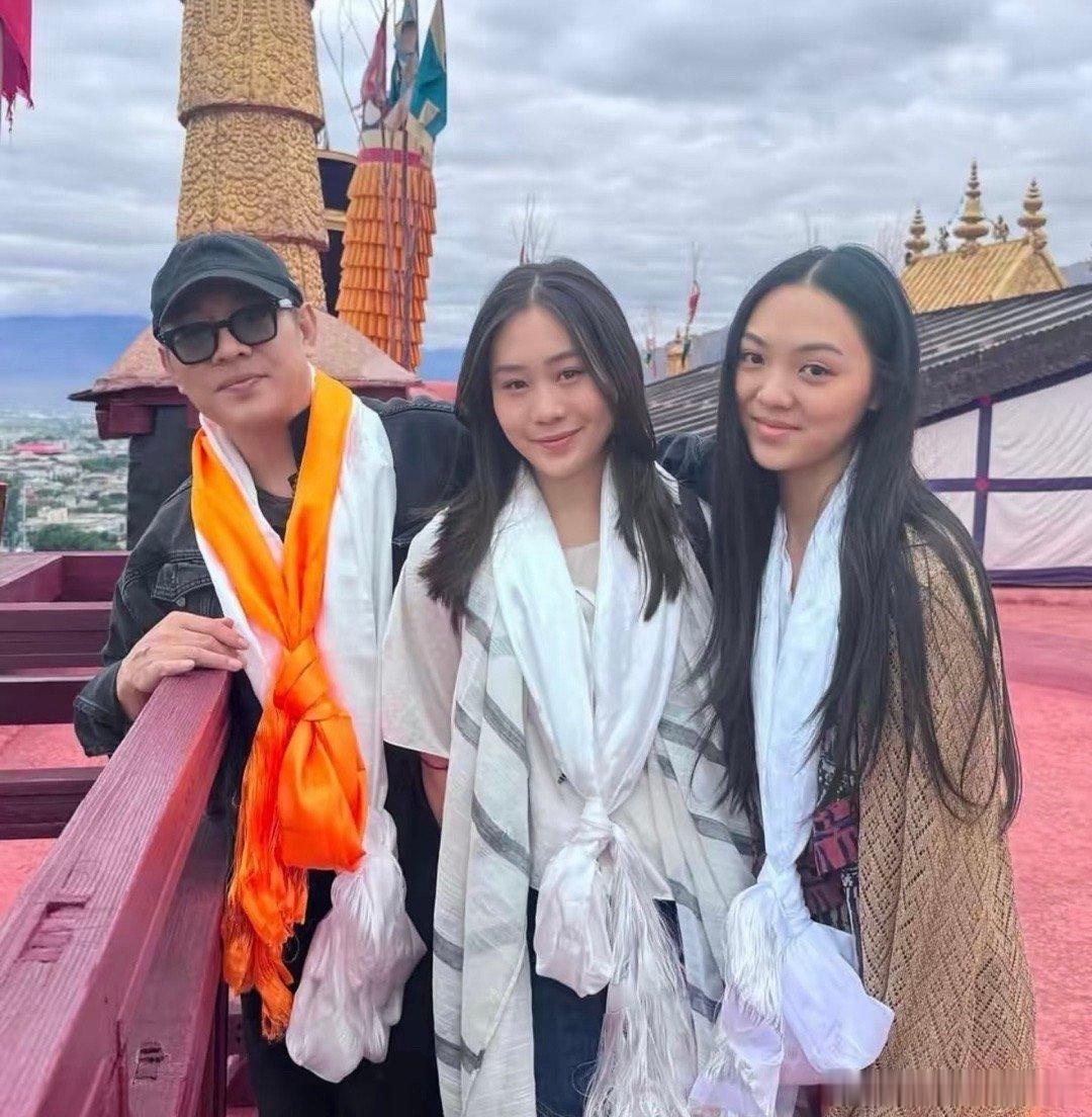 李连杰 我女儿生下来就是享福的 破防了！李连杰为了了解长大的女儿，特意学用社交网