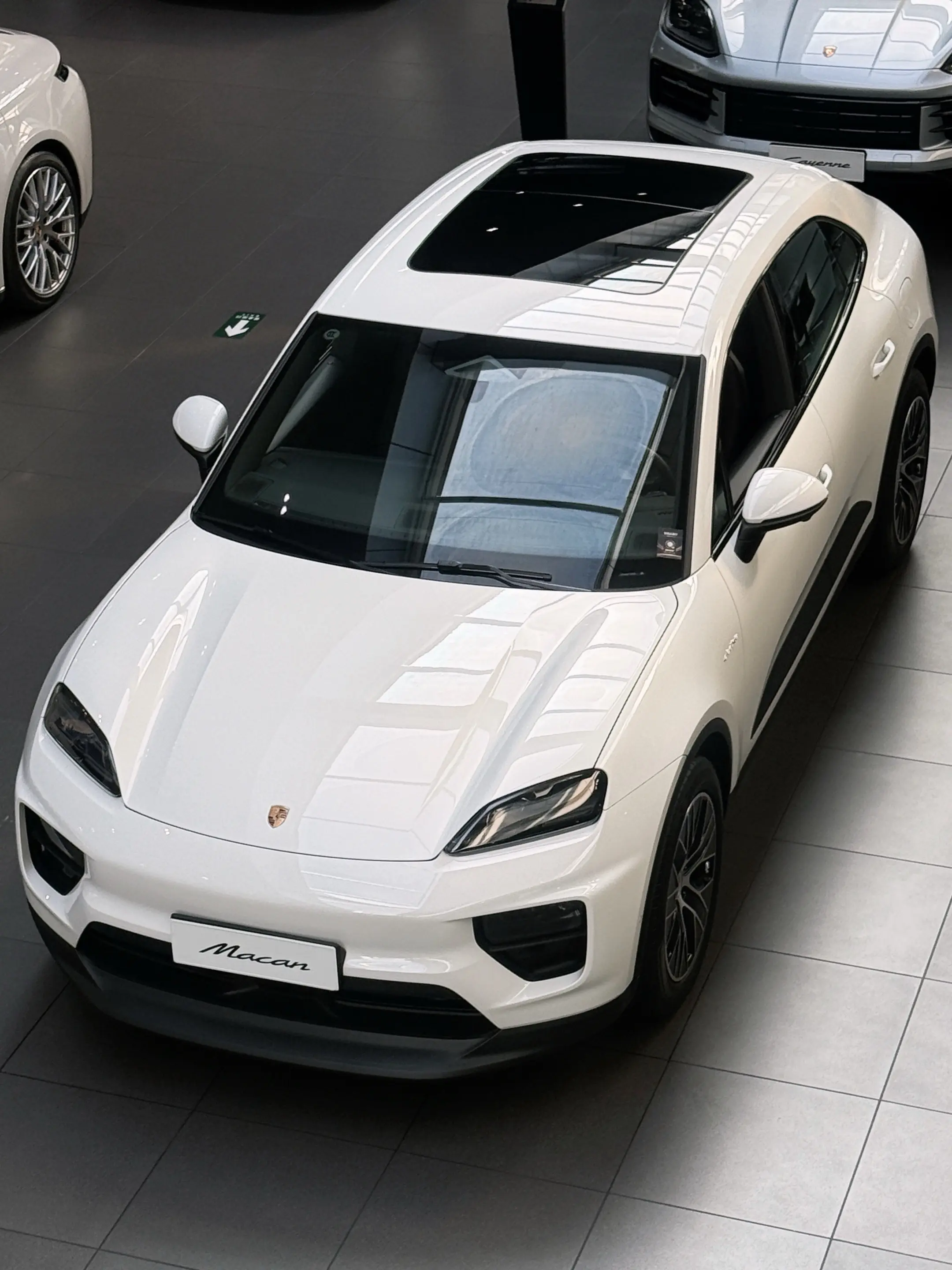 电驱超平顺，保时捷驾控依旧在线。Macan EV真的是纯电保时捷优选?...