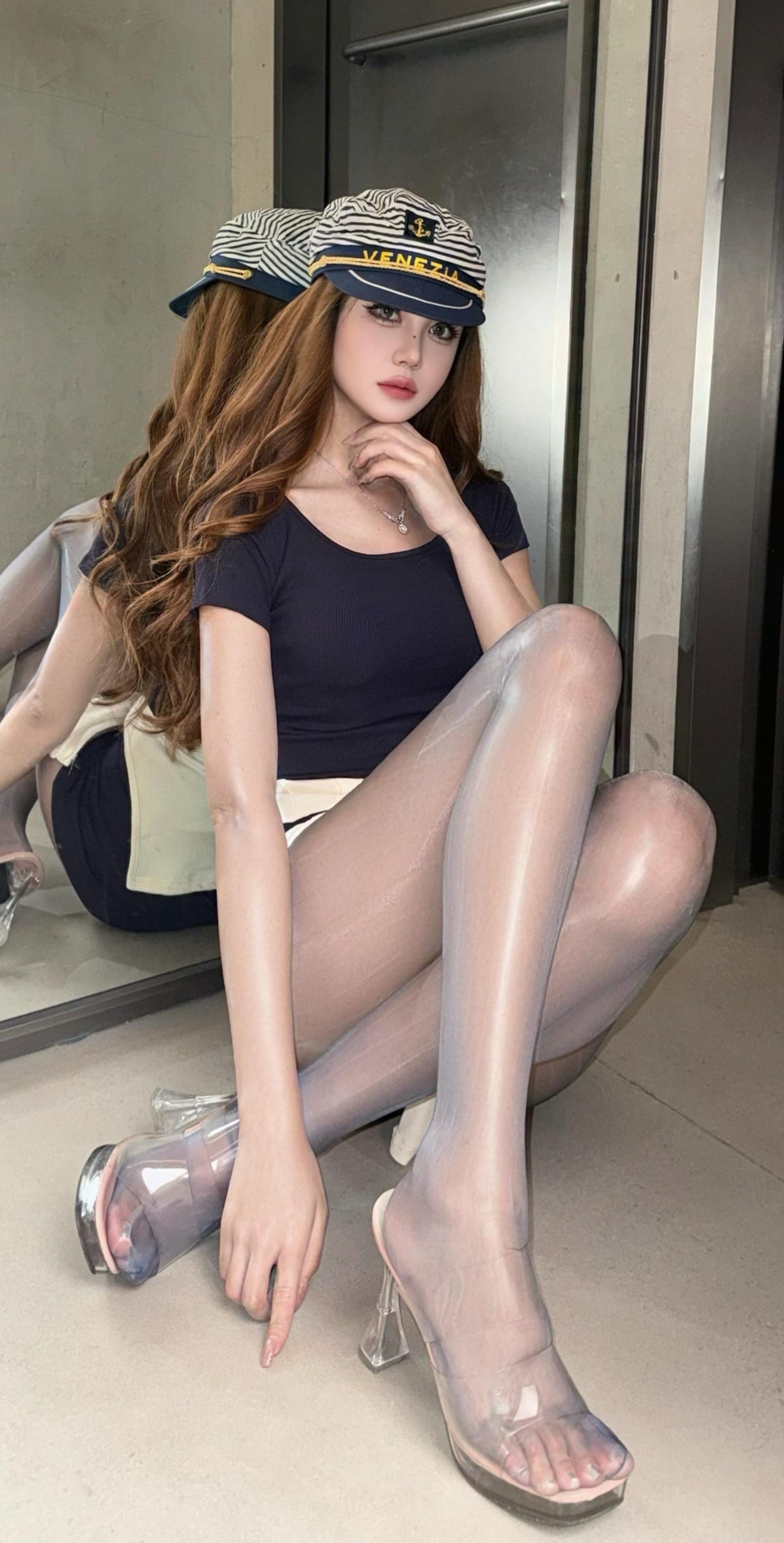 御姐天花板 穿出长腿美感 御姐制服穿搭 大长腿 性感面前可爱一文不值