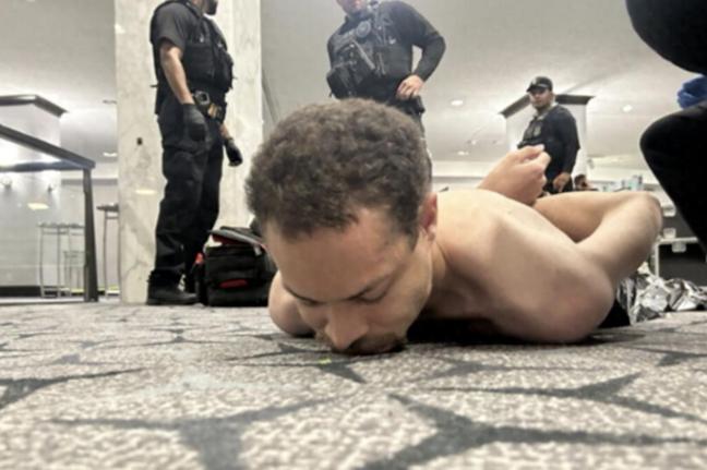 反差拉满了，美国名校高材生偏偏跑去顶级名流宴会开枪，如今蹲监狱的他享受特殊待，全