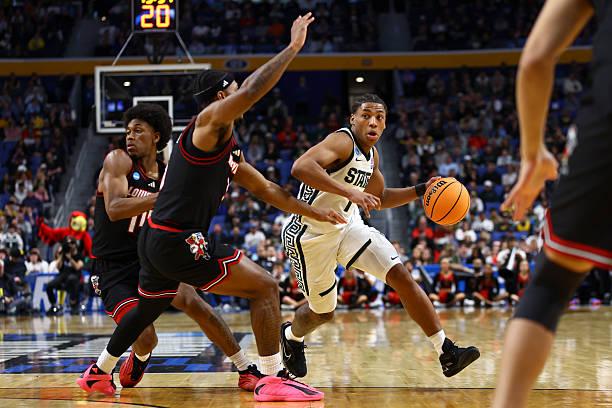 疯三第二轮，全美第11号种子密歇根州立大学以77比69战胜了全美第23号种子路易