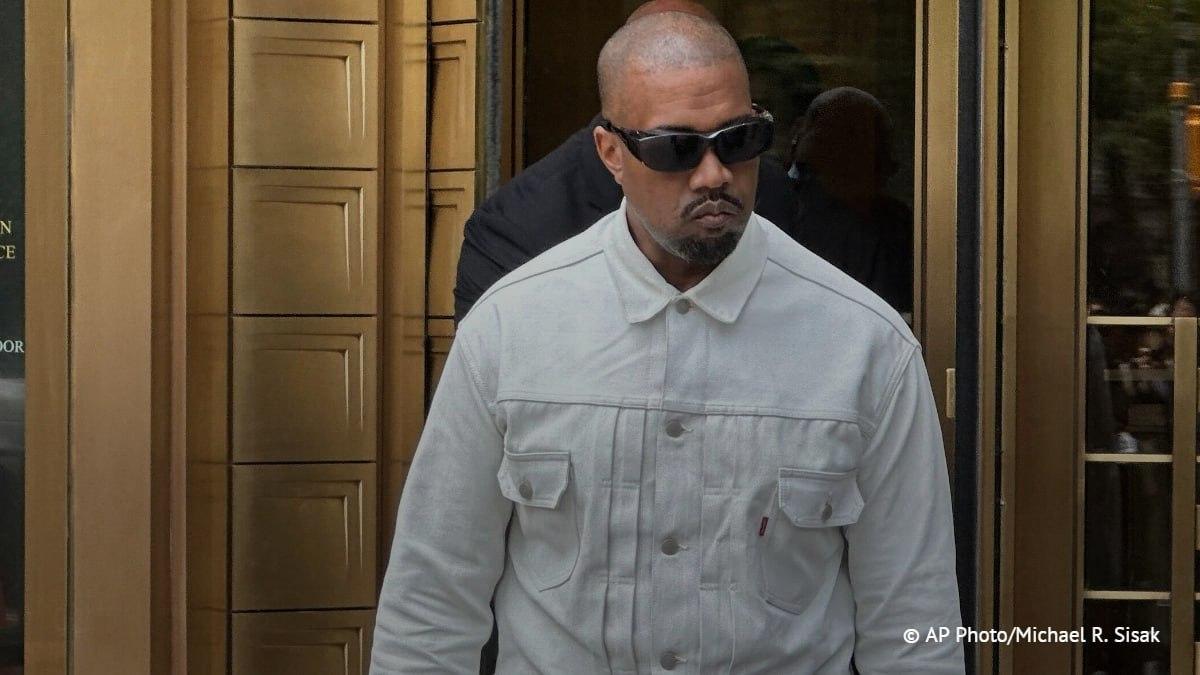 BBC消息，美国说唱歌手坎耶·维斯特遭英国禁止入境，原定今夏出席伦敦Wirele