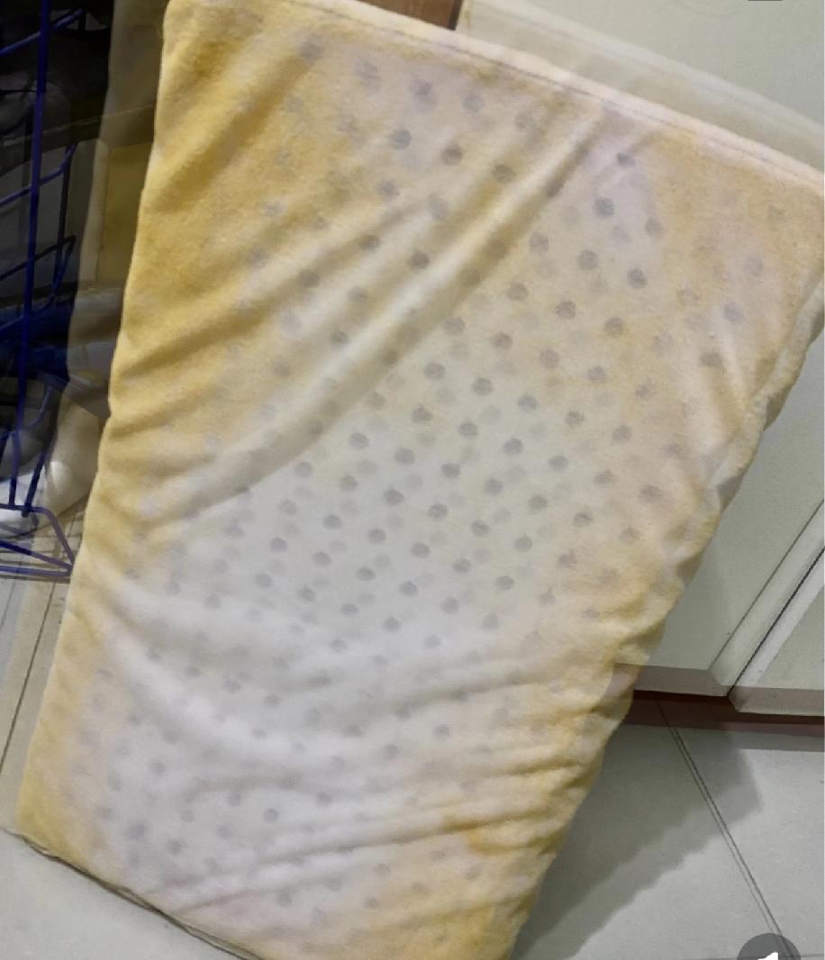 真的劝大家别再用乳胶枕了！血泪教训！当年花几百块买的大牌乳胶枕，差点成了伤人利器