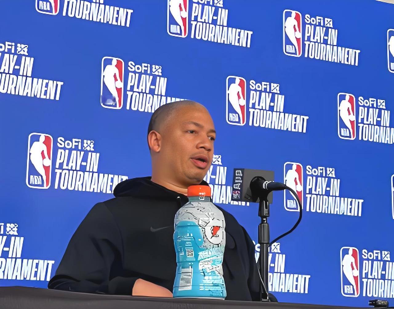 又被泰伦卢装到了，记者问今天同勇士的比赛有没有压力，他称：毫无压力，2016年抢