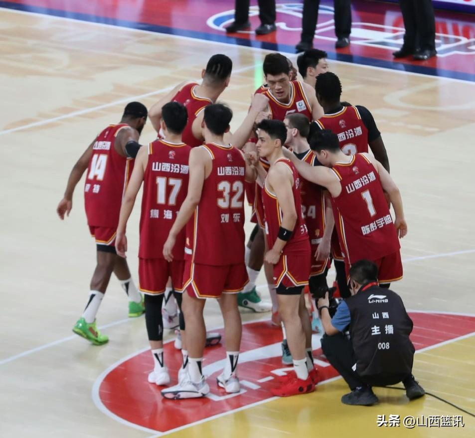 硬拼太难，放弃不行！潘江指导今天真的有点犯难！球迷说怎么打？
今晚，CBA第32