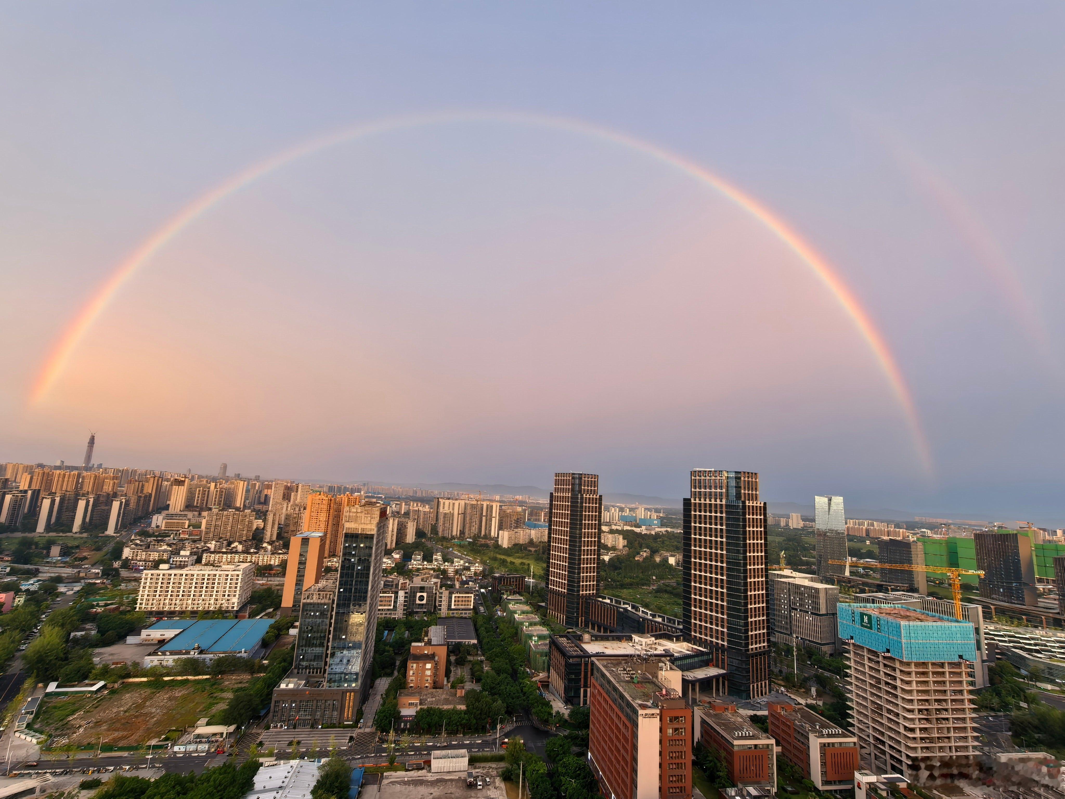 他们说，看见彩虹🌈会有好运 