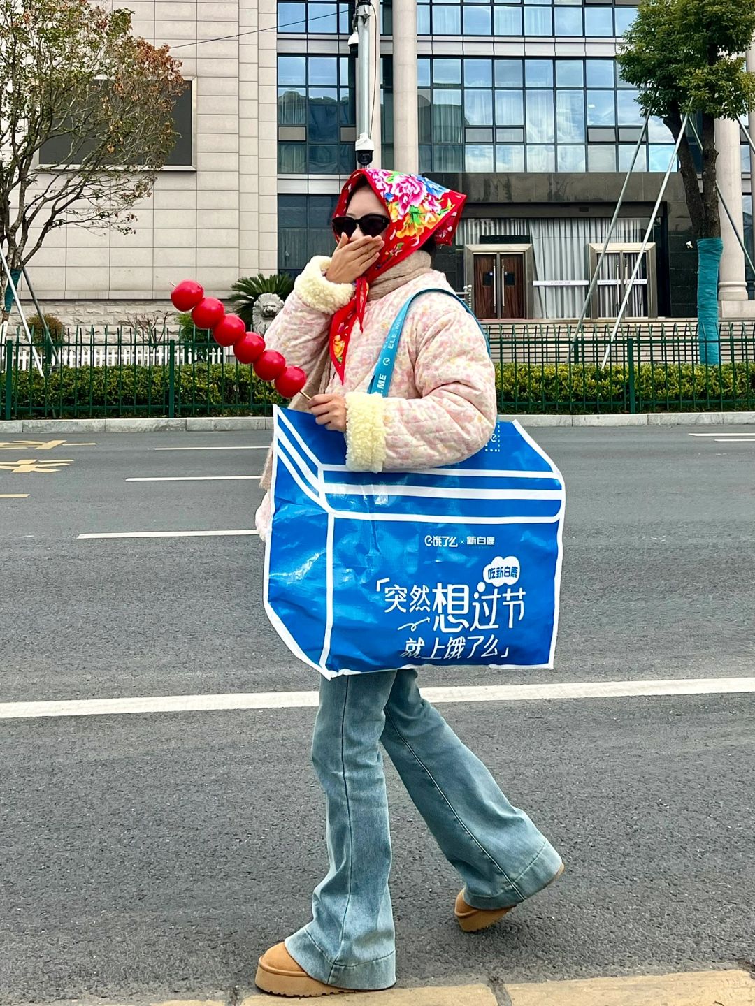 奇怪🤔路人为什么都在围观我……