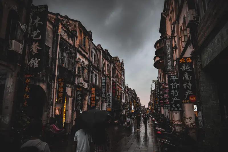想去北海老街打卡，真的是因为它能让人忘却烦恼。始建于1883年的北海珠海路老街，